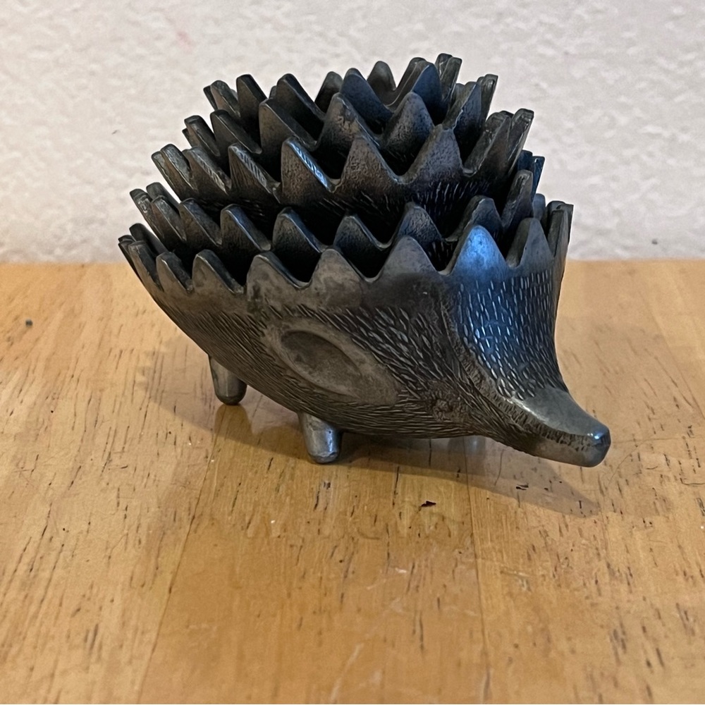Vintage Set of 5 Nesting Hedgehog Ashtrays Cast Steel Collectible Reproductions